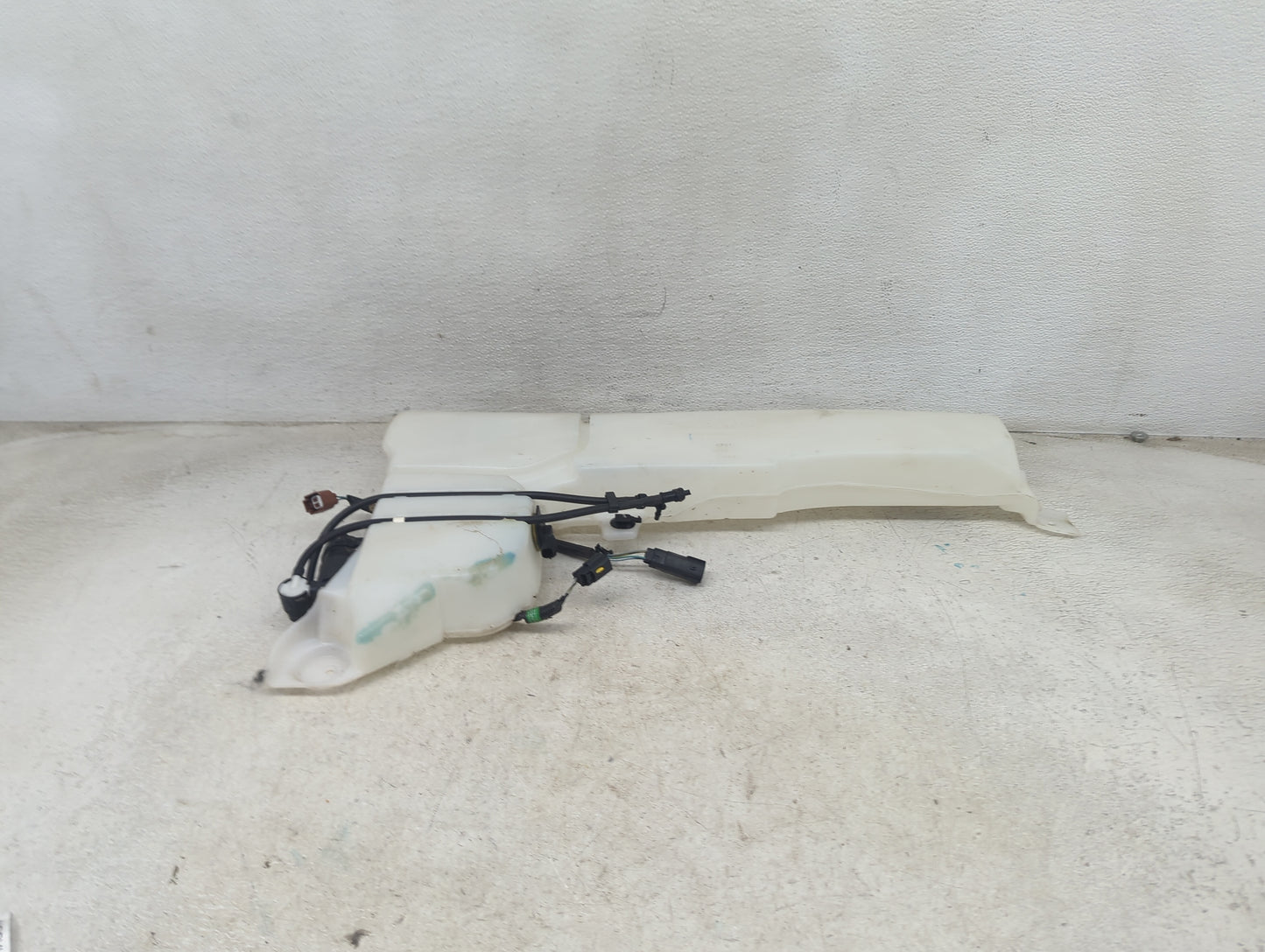 2020-2020 Ford Explorer Windshield Washer Fluid Reservoir Bottle Oem 1473853 - Oemusedautoparts1.com