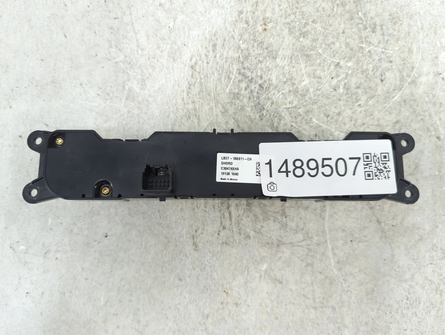 2020-2020 Ford Explorer Radio Control Panel 1489507 - Oemusedautoparts1.com
