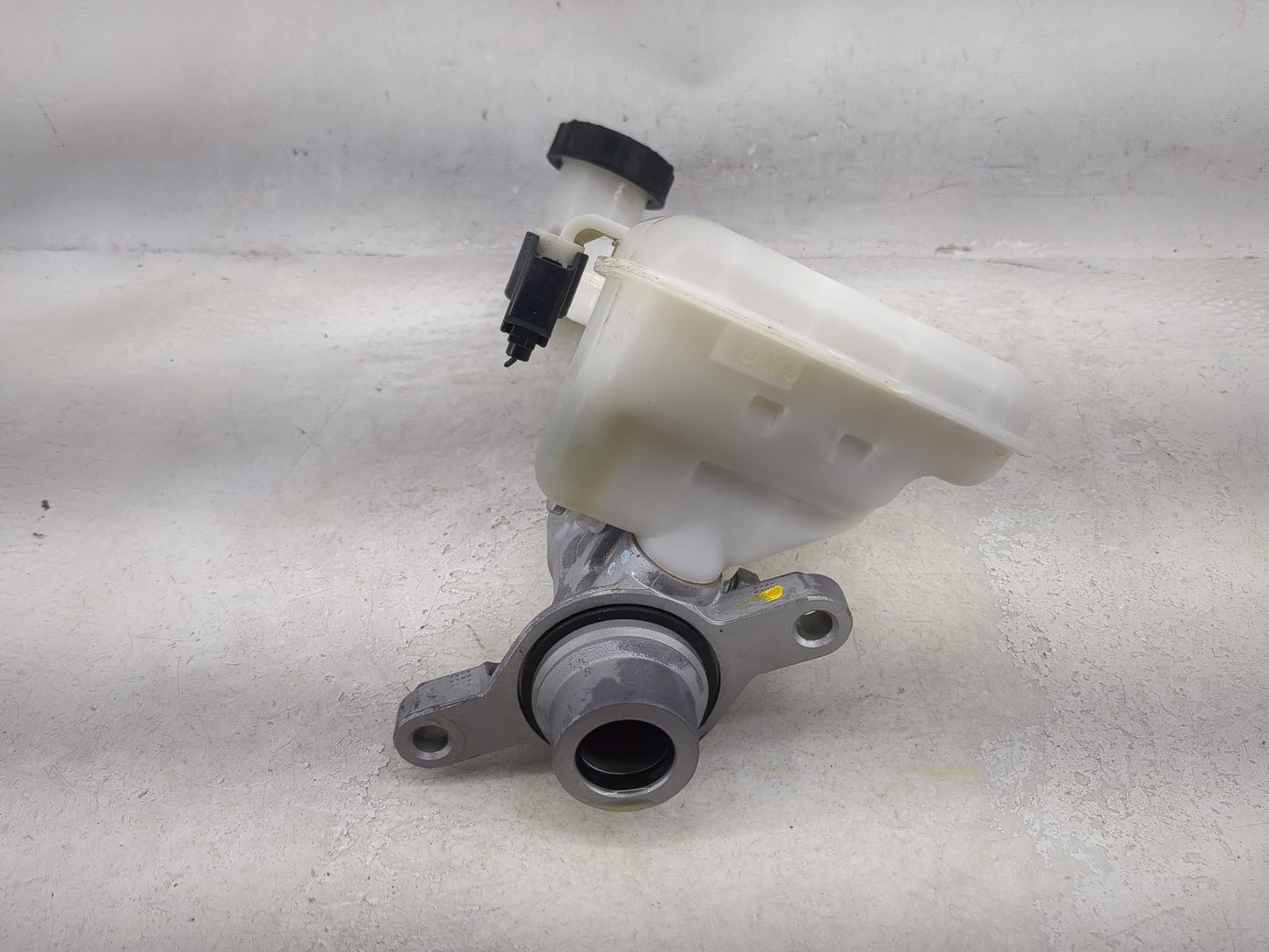 2017-2020 Ford Fusion Brake Master Cylinder 1490906 - Oemusedautoparts1.com