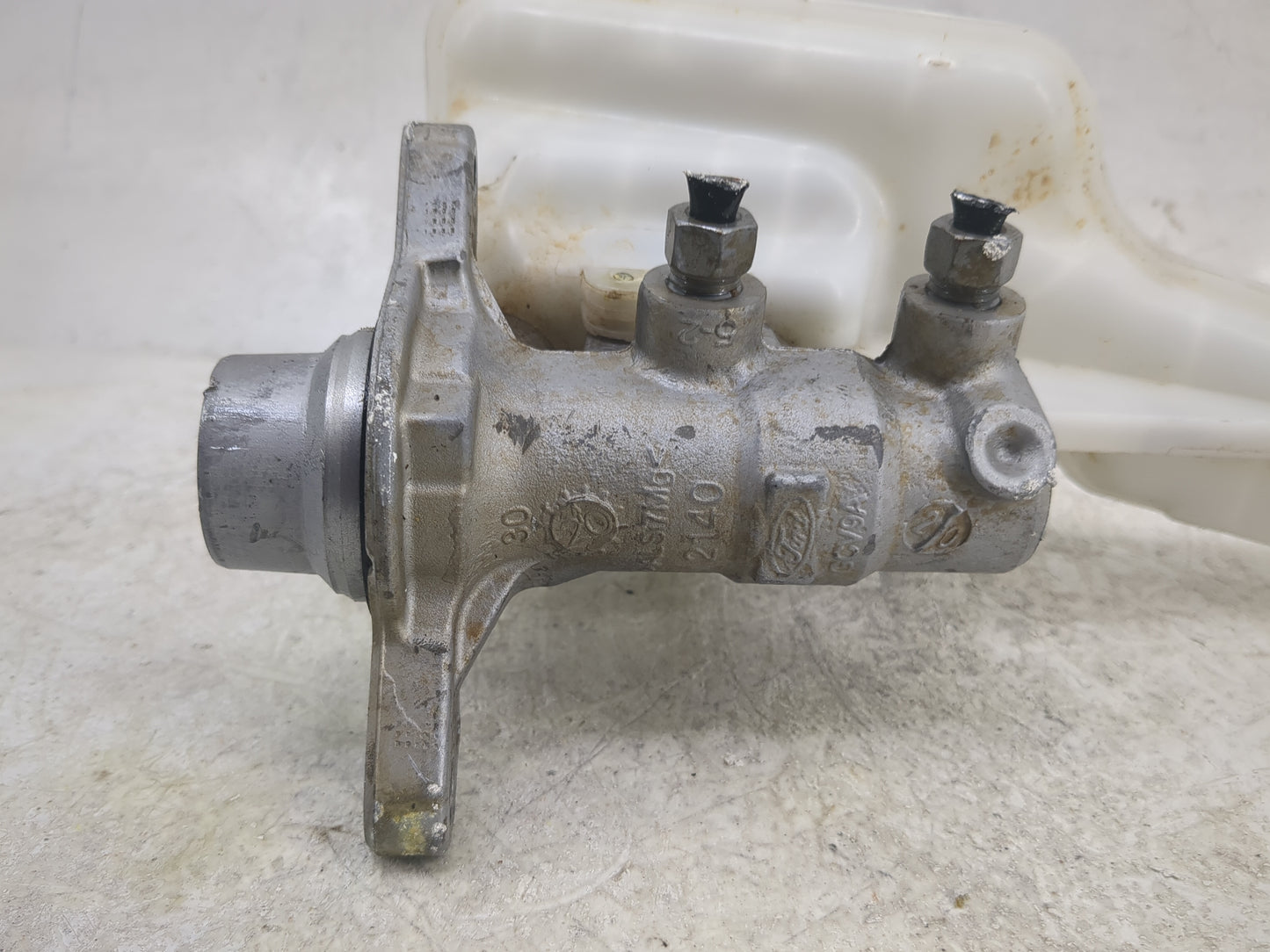 Ford Fusion Brake Master Cylinder 1497115 - Oemusedautoparts1.com