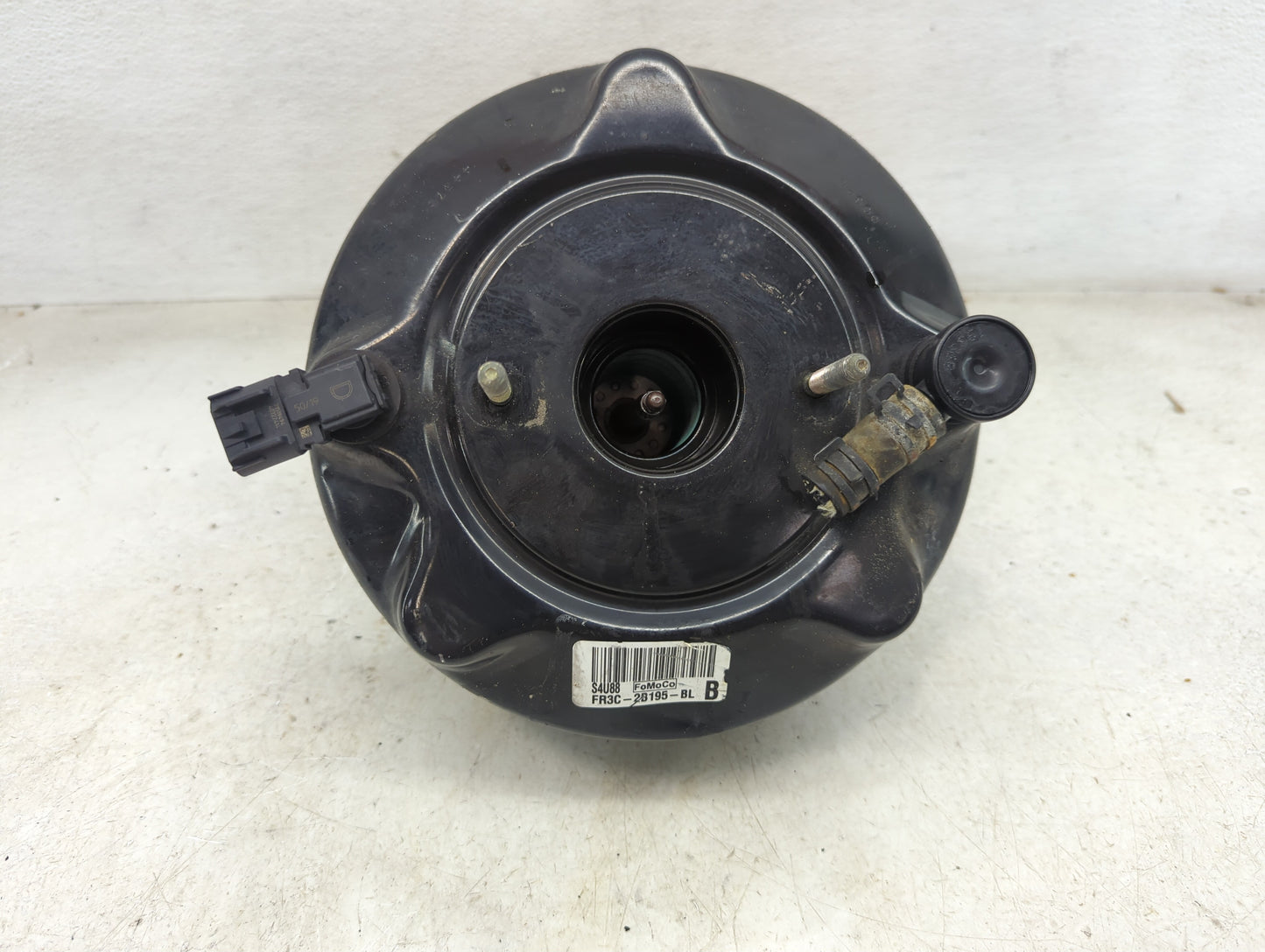 2018-2022 Ford Mustang Power Brake Booster Oem 1450722 - Oemusedautoparts1.com