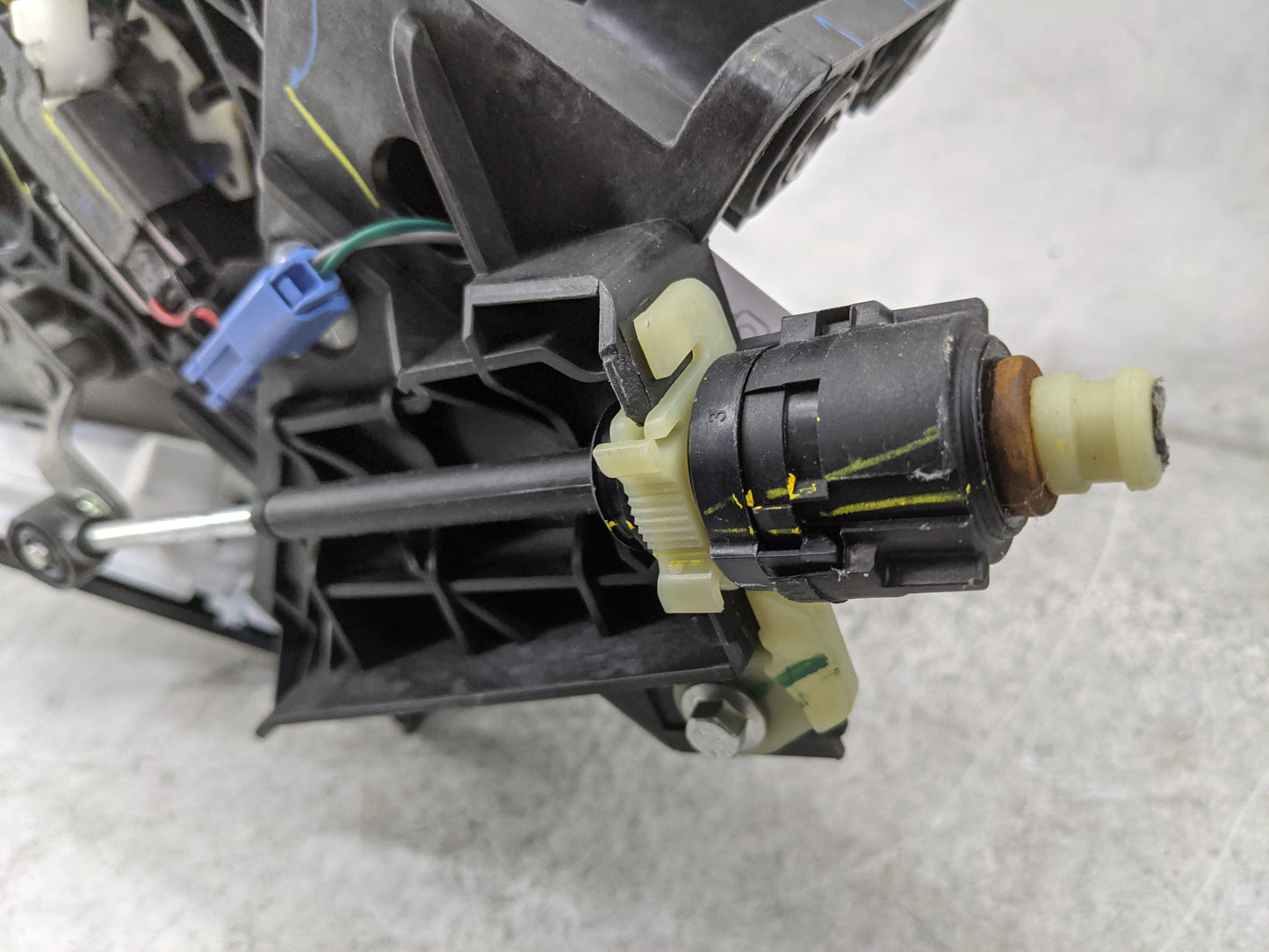 2020 Ford Transit Floor Console Assembly Shifter - Oemusedautoparts1.com