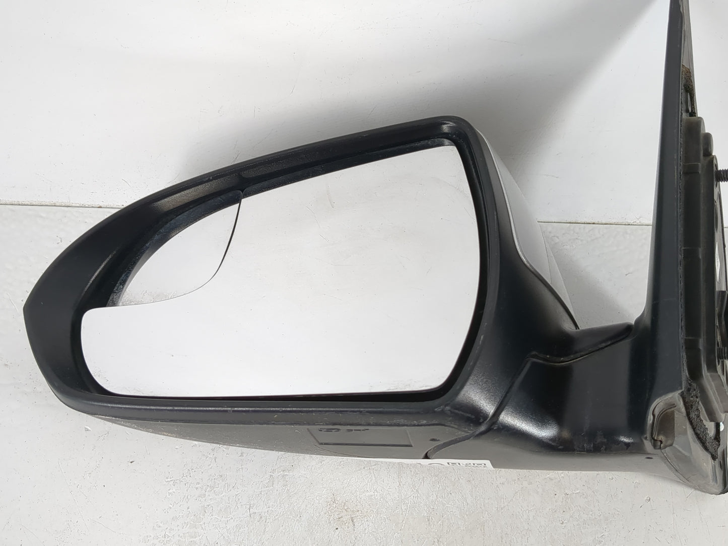 2017-2020 Hyundai Elantra Driver Side View Mirror - Left Door Mirror OEM Used - Oemusedautoparts1.com