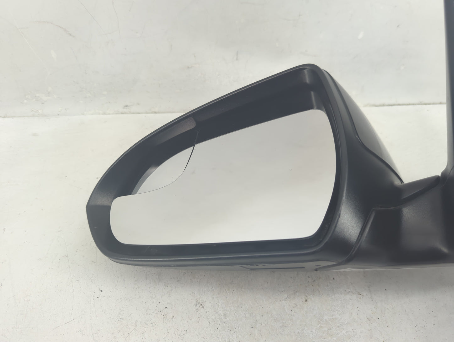 2017-2020 Hyundai Elantra Driver Side View Mirror - Left Door Mirror OEM Used - Oemusedautoparts1.com