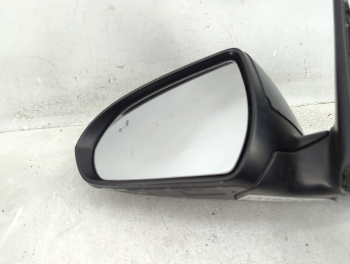 2017-2020 Hyundai Elantra Driver Side View Mirror - Left Door Mirror OEM Used - Oemusedautoparts1.com