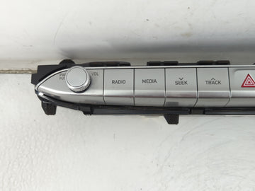 2020-2022 Hyundai Palisade Radio AM FM Cd Player Receiver Replacement P/N:96540S8000SSV Fits Fits 2020 2021 2022 OEM Used Auto Parts