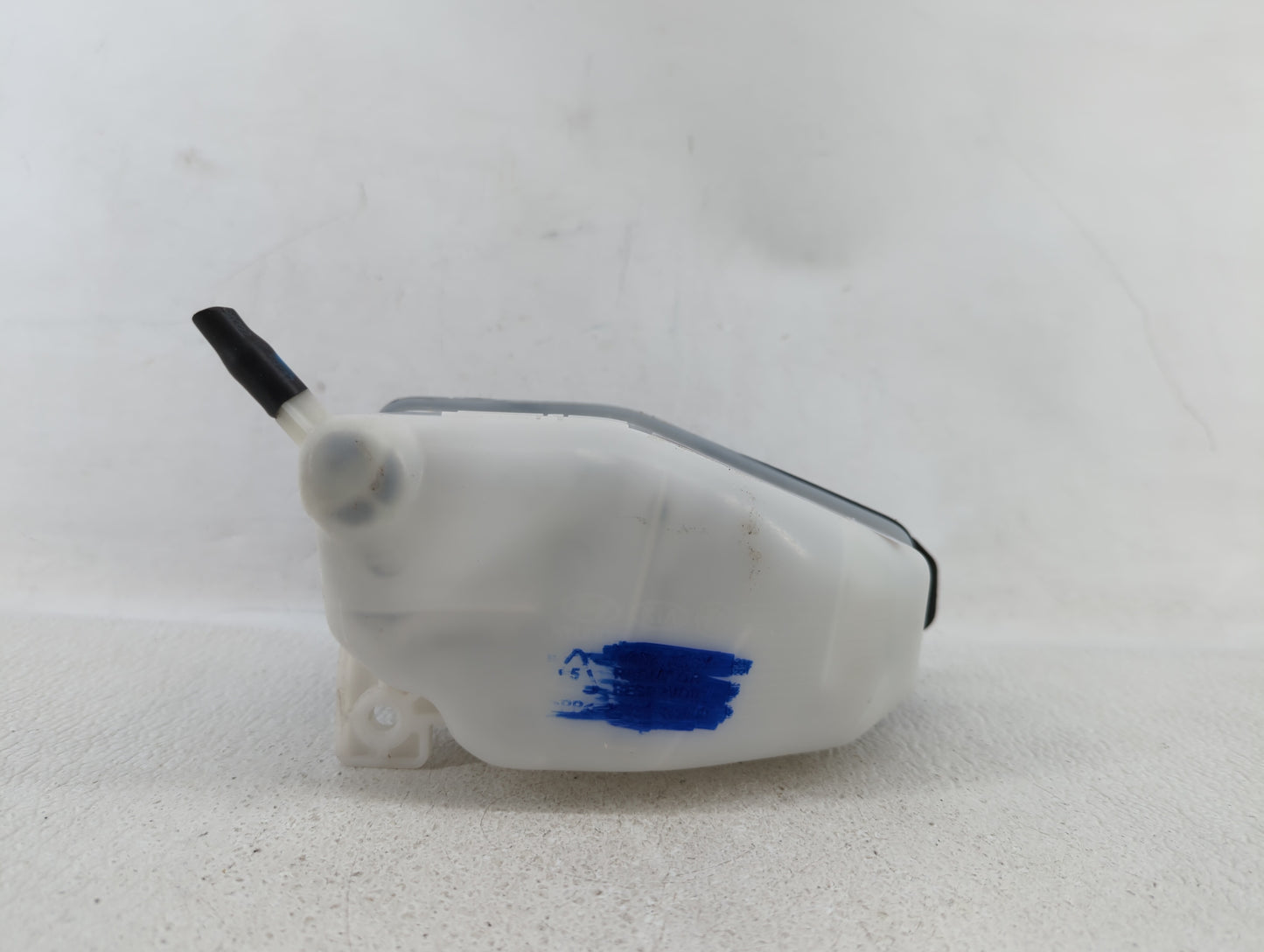 Hyundai Santa Fe Radiator Coolant Overflow Expansion Tank Bottle - Oemusedautoparts1.com