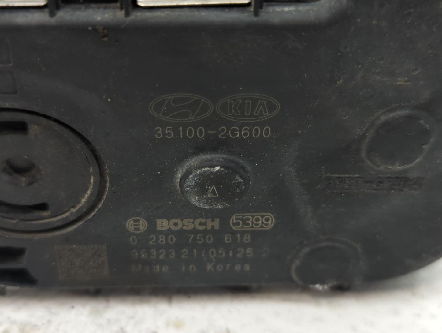 2015-2019 Hyundai Sonata Throttle Body P/N:35100-2G600 Fits Fits 2015 2016 2017 2018 2019 2020 2021 OEM Used Auto Parts - Oe