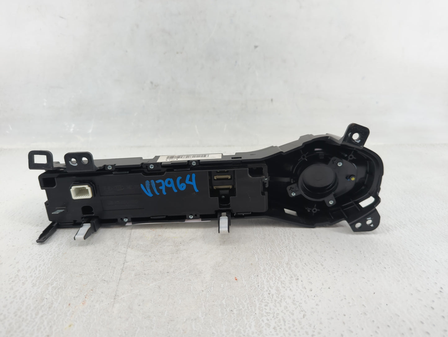 2019-2020 Hyundai Veloster Radio AM FM Cd Player Receiver Replacement P/N:1D4JA00020 2633896 Fits Fits 2019 2020 OEM Used Au