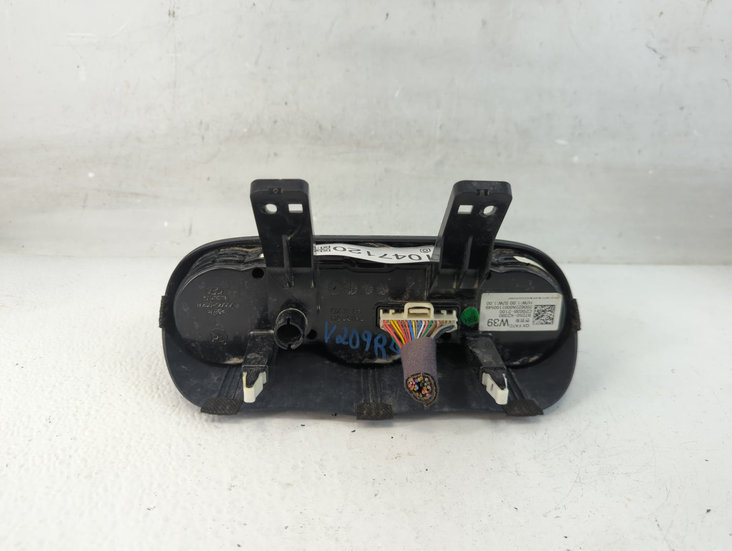 2020 Hyundai Venue Climate Control Module Temperature AC/Heater Replacement P/N:97250-K2390 Fits OEM Used Auto Parts - Oemus