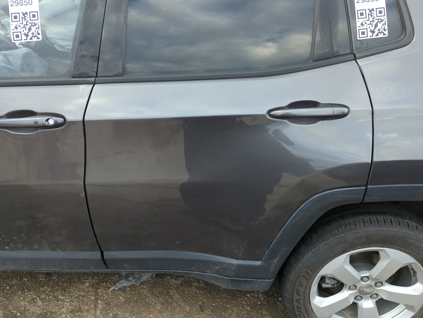 2020 Jeep Compass Driver Rear Door Oem - Oemusedautoparts1.com