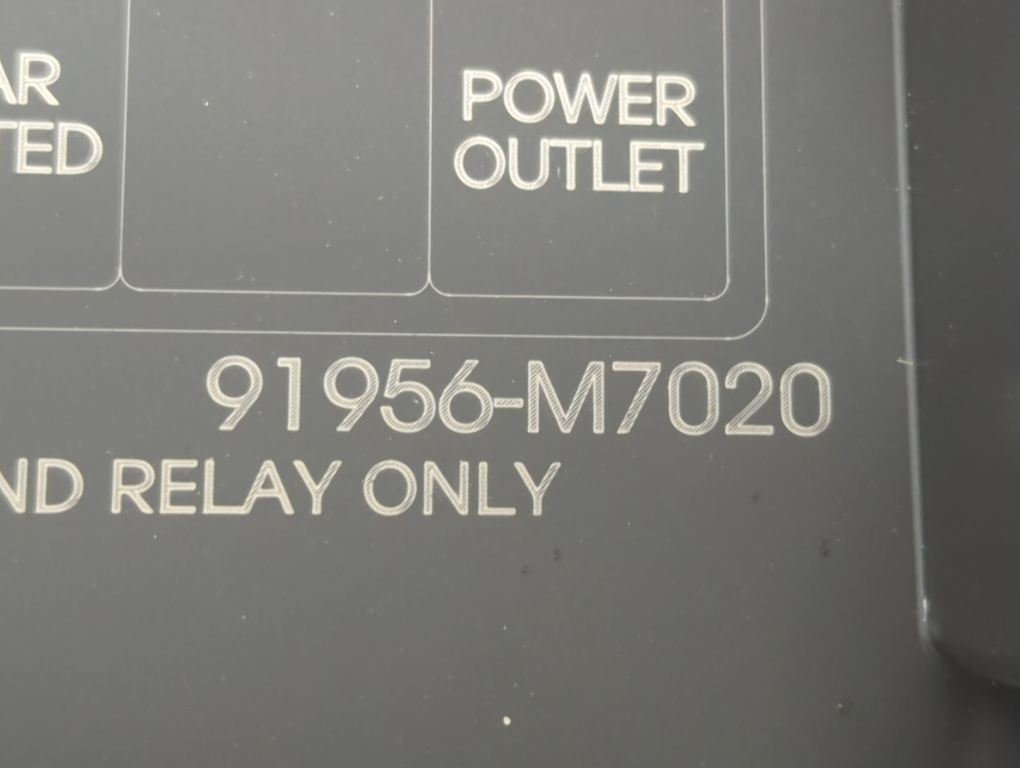 2019-2020 Kia Forte Fusebox Fuse Box Panel Relay Module P/N:91956-M7020 91431 M7052 Fits Fits 2019 2020 OEM Used Auto Parts