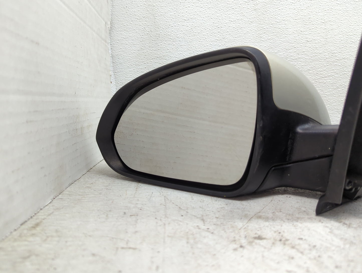 2018-2020 Kia Rio Driver Side View Mirror - Left Door Mirror OEM Used - Oemusedautoparts1.com