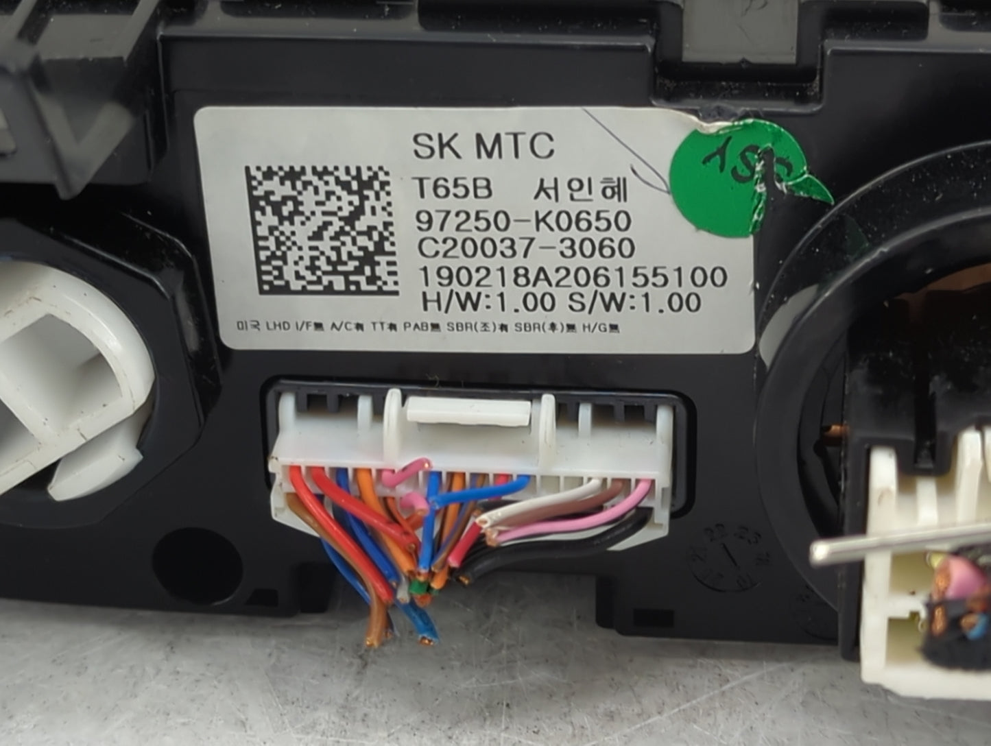 2020-2021 Kia Soul Climate Control Module Temperature AC/Heater Replacement P/N:97250-K0650 Fits Fits 2020 2021 OEM Used Aut