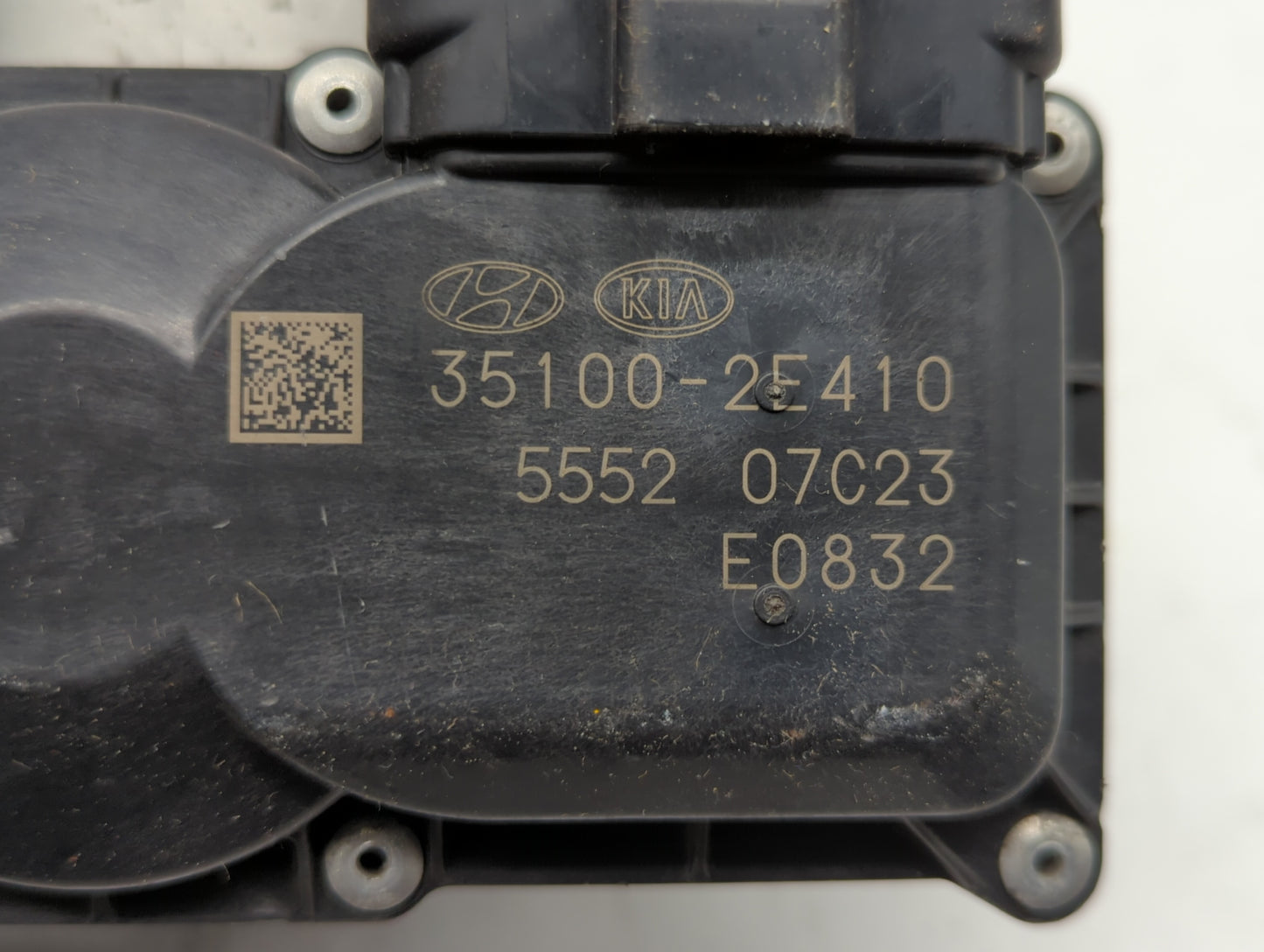 2020 Kia Soul Throttle Body P/N:35100-2E410 5552 03E30 Fits Fits 2021 OEM Used Auto Parts - Oemusedautoparts1.com