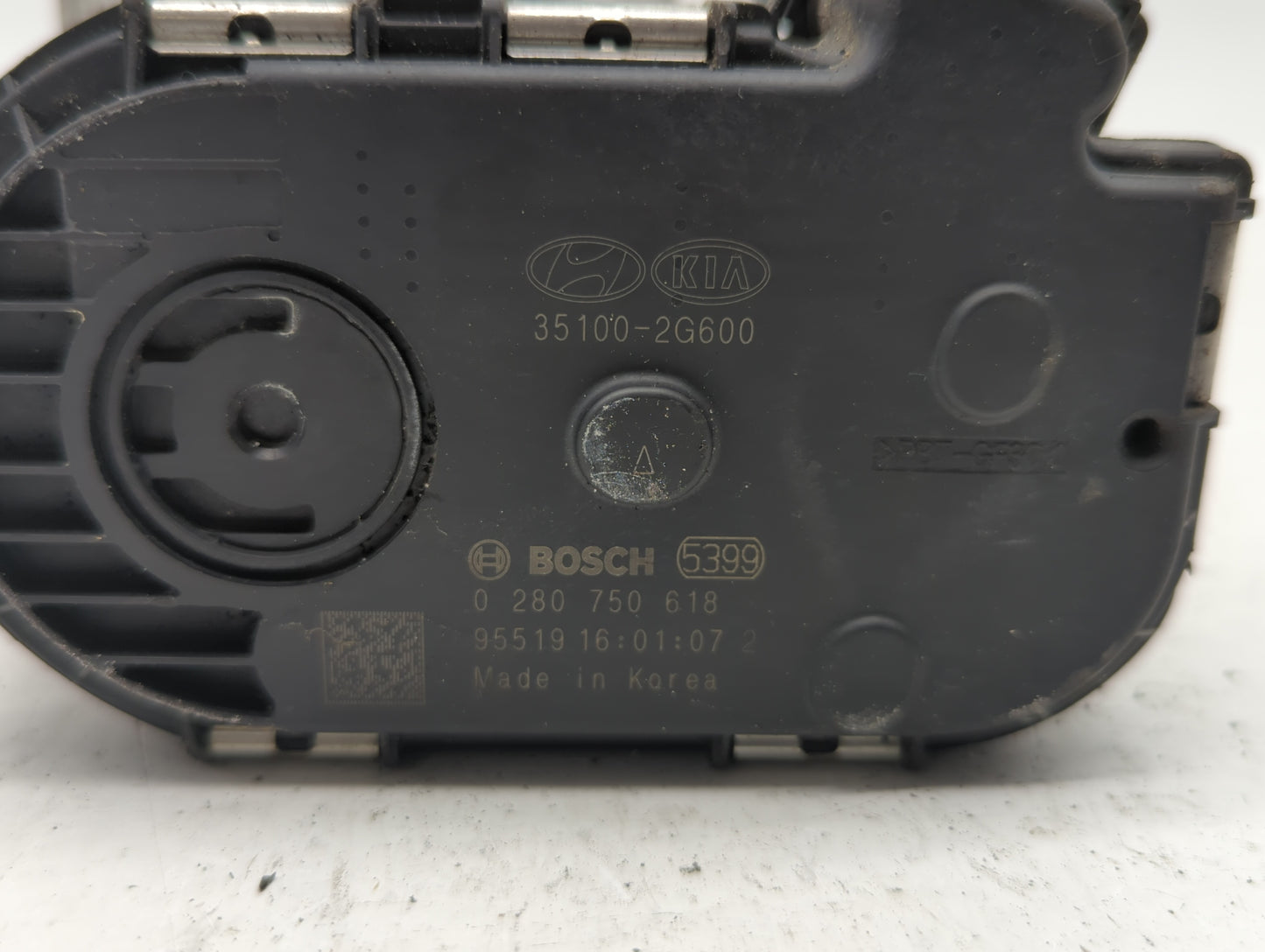 2017-2019 Kia Sportage Throttle Body P/N:35100-2G600 Fits Fits 2015 2016 2017 2018 2019 OEM Used Auto Parts - Oemusedautopar