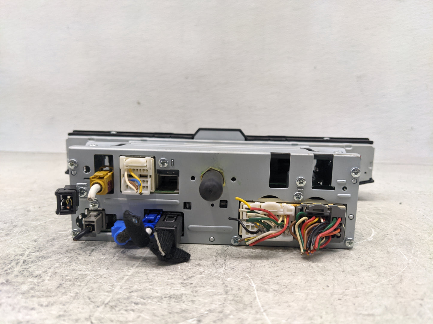 2019-2020 Kia Stinger Radio AM FM Cd Player Receiver Replacement P/N:96160-J5160FHV Fits Fits 2019 2020 OEM Used Auto Parts