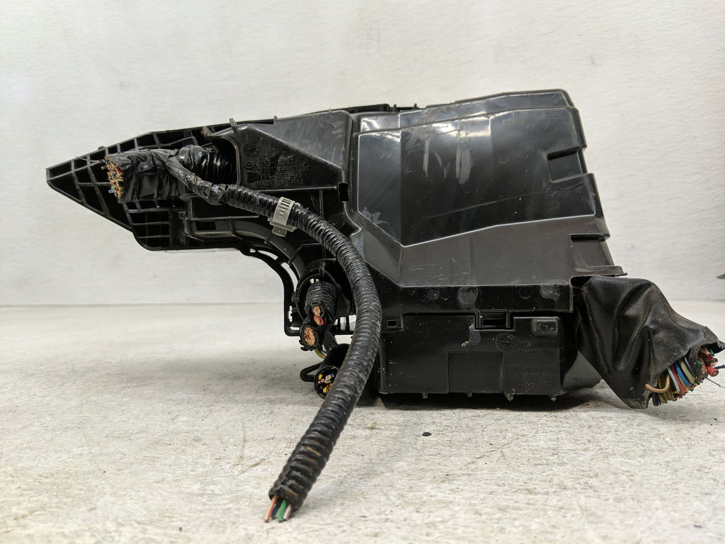 2016-2022 Mazda Cx-9 Fusebox Fuse Box Panel Relay Module P/N:TK48 6676Y Fits Fits 2016 2017 2018 2019 2020 2021 2022 OEM Use