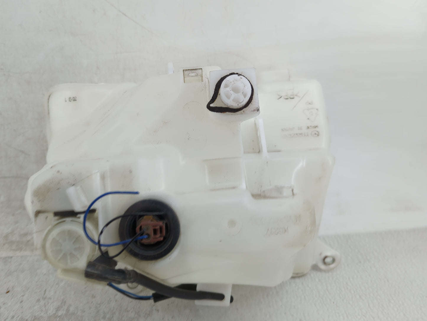 Mazda Miata Windshield Washer Fluid Reservoir Bottle Oem - Oemusedautoparts1.com