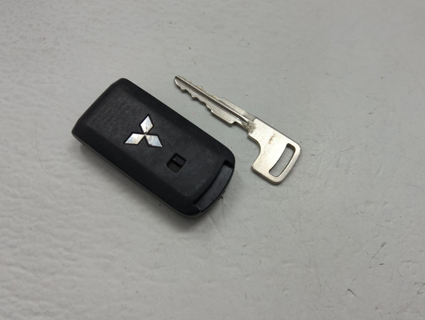 Mitsubishi Outlander Keyless Entry Remote Fob OUC644M-KEY-N G8D-644M-KEY-N 4G-2 - Oemusedautoparts1.com