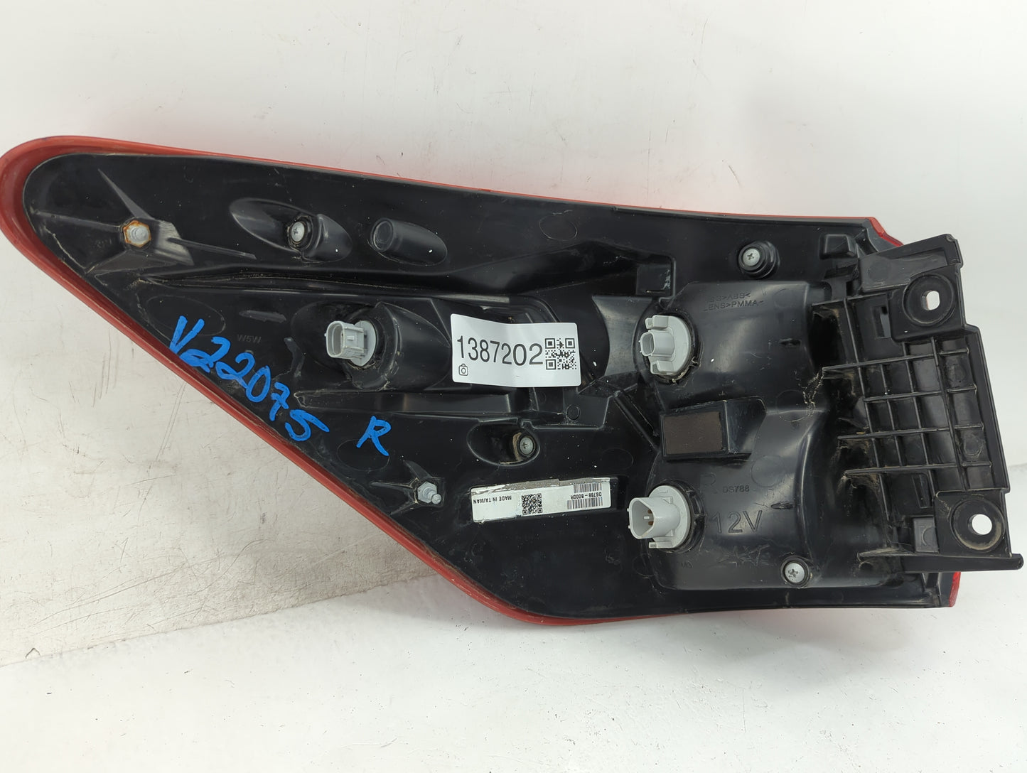 2017-2020 Nissan Pathfinder Tail Light Assembly Passenger Right OEM P/N:DS788-B000R Fits Fits 2017 2018 2019 2020 OEM Used A