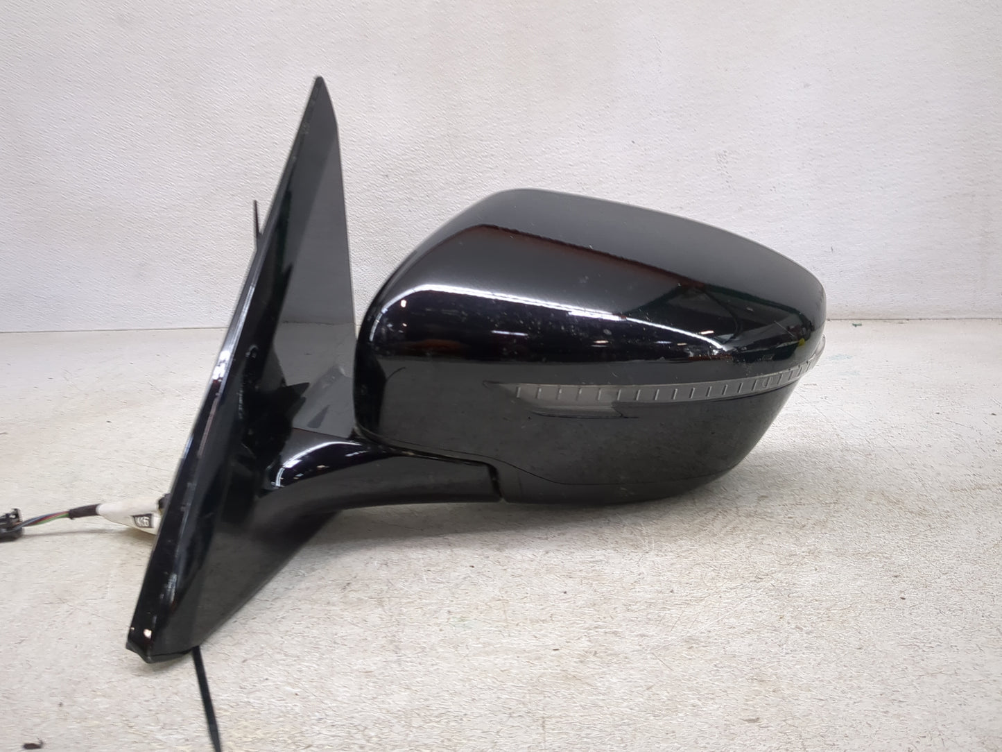 2018-2020 Nissan Pathfinder Driver Side View Mirror - Left Door Mirror OEM Used - Oemusedautoparts1.com