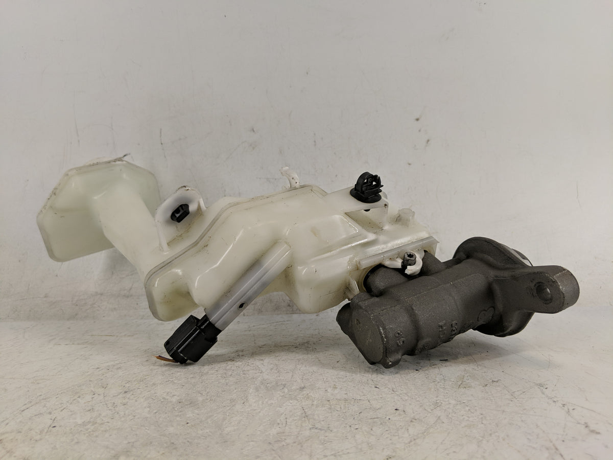 2015-2020 Nissan Rogue Brake Master Cylinder 1220896 - Oemusedautoparts1.com