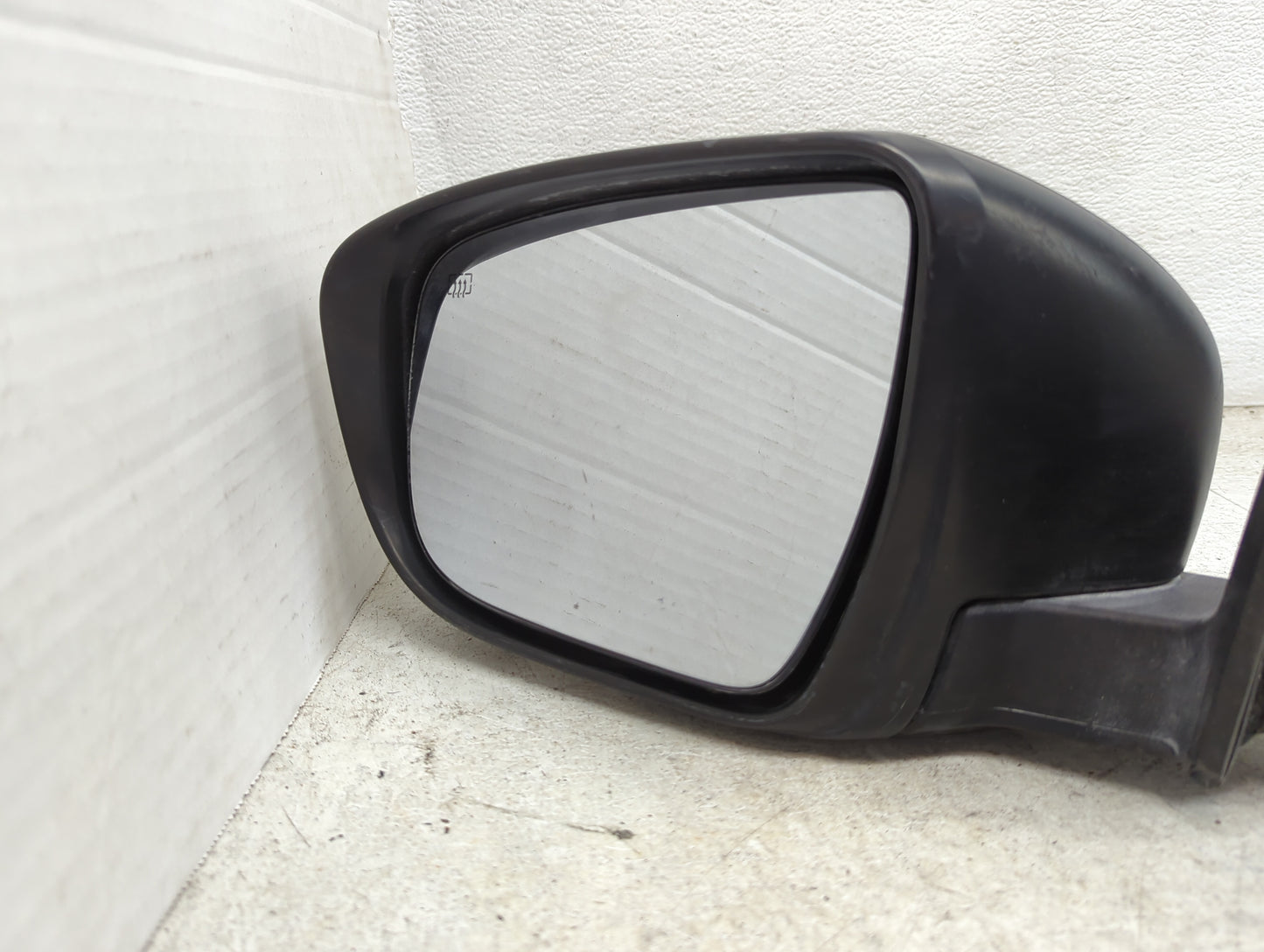2017-2020 Nissan Rogue Driver Side View Mirror - Left Door Mirror OEM Used - Oemusedautoparts1.com