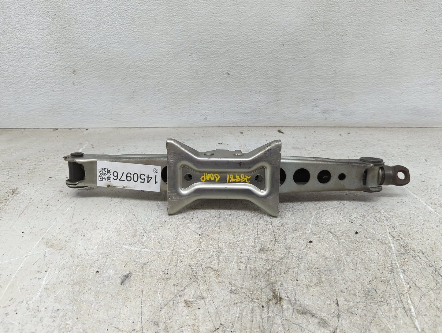 2020 Nissan Rogue Spare Scissor Car Jack - Oemusedautoparts1.com