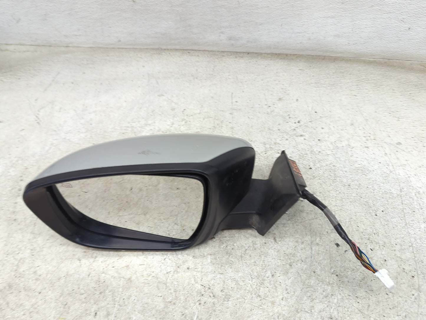 2017-2020 Nissan Rogue Driver Side View Mirror - Left Door Mirror OEM Used - Oemusedautoparts1.com