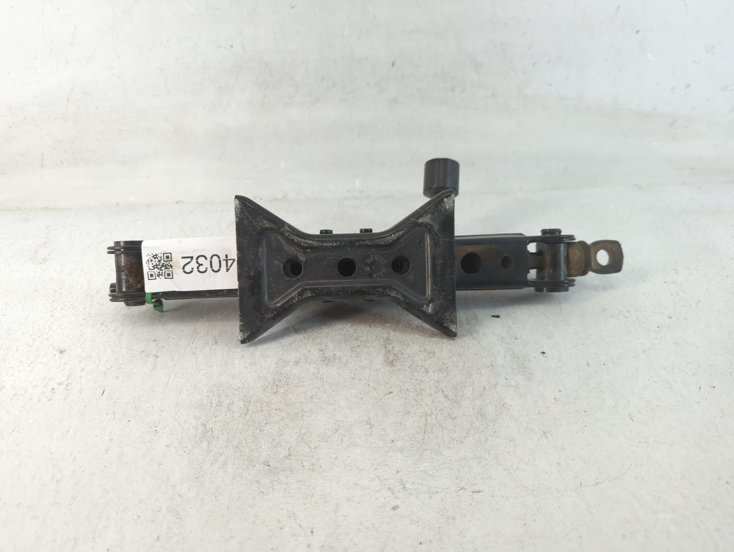 2020 Nissan Sentra Spare Scissor Car Jack - Oemusedautoparts1.com
