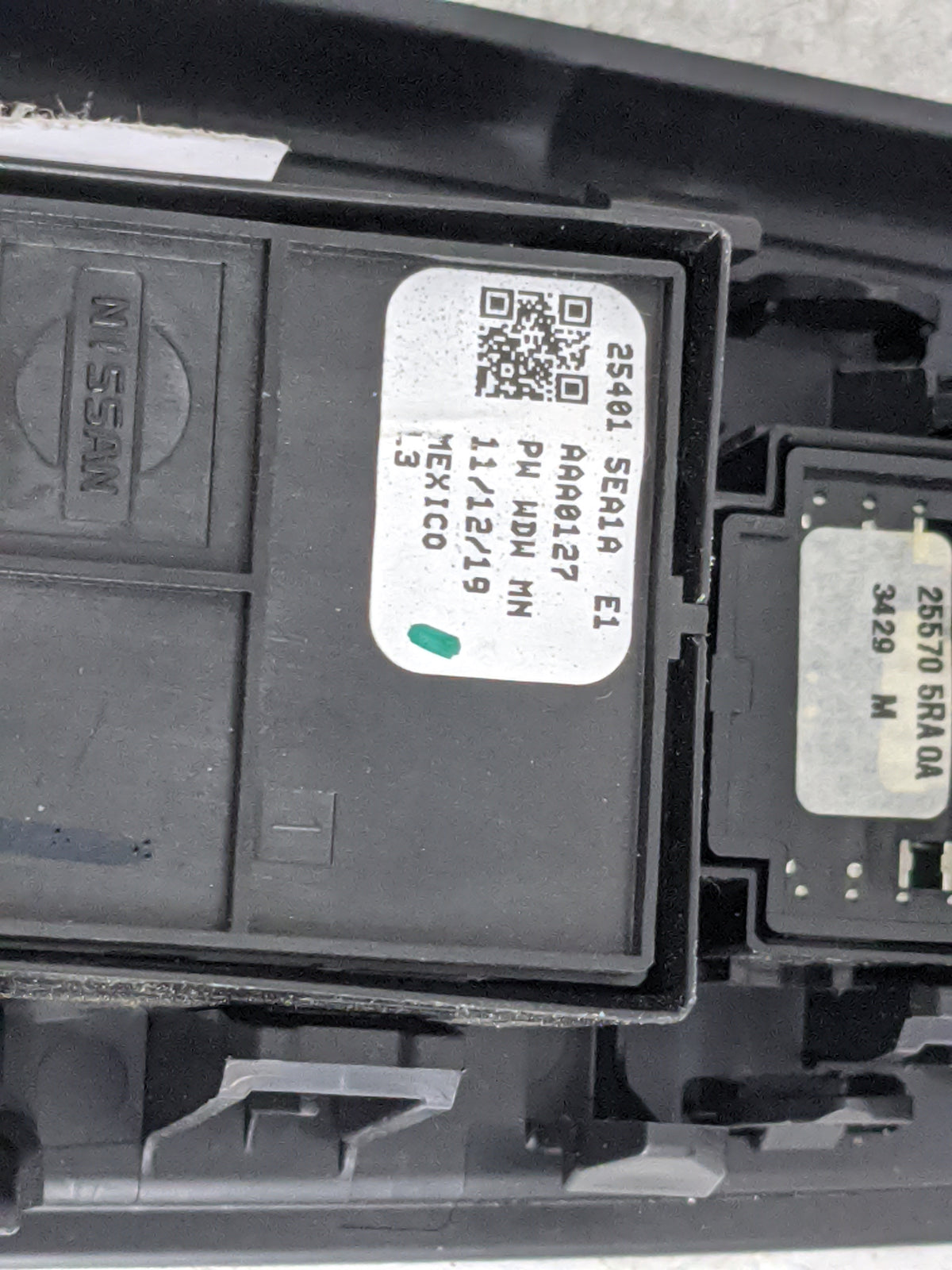2020-2022 Nissan Versa Master Power Window Switch Replacement Driver Side Left P/N:25401 5EA1A 25570 5RA0A Fits OEM Used Aut