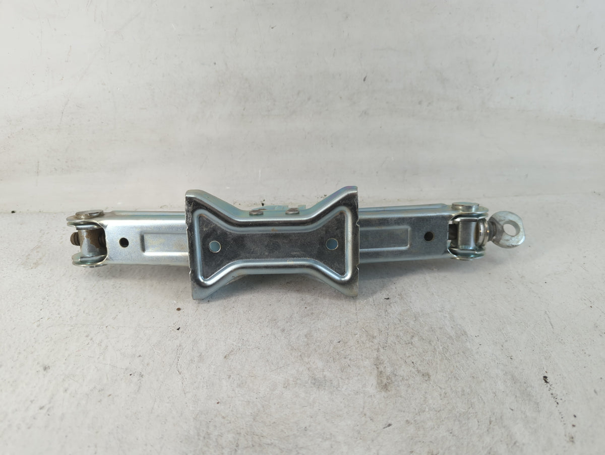 2020 Nissan Versa Spare Scissor Car Jack - Oemusedautoparts1.com