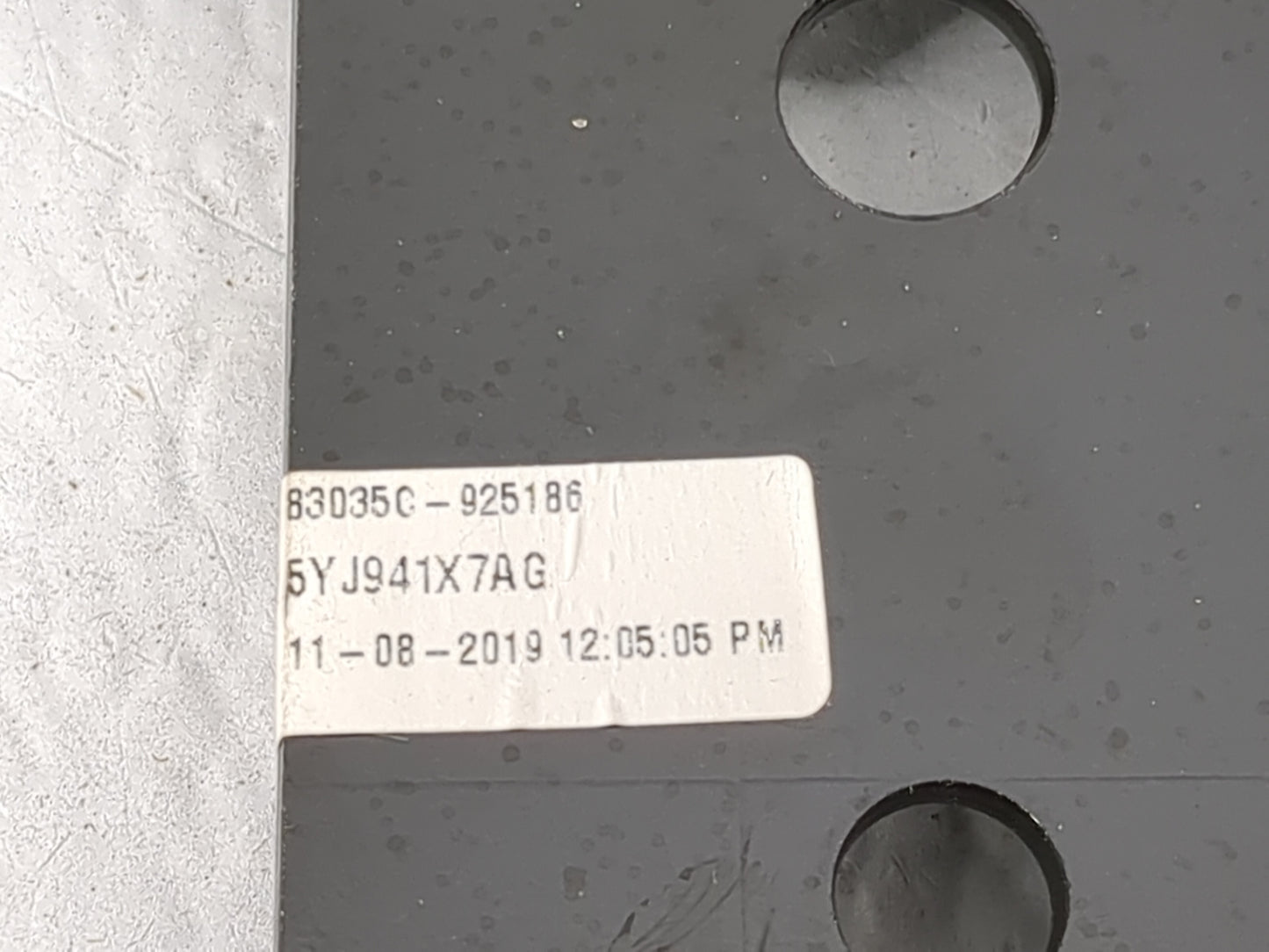 2020 Ram 1500 Center Console Armrest Cover Lid P/N:68035C-925186 5YJ941X7AG Fits OEM Used Auto Parts - Oemusedautoparts1.com