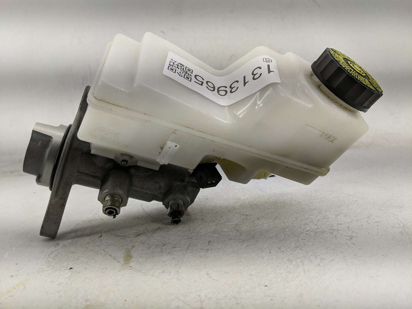 2018-2022 Toyota C-hr Brake Master Cylinder 1313965 - Oemusedautoparts1.com