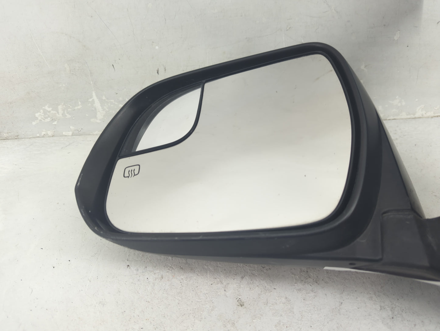 2018-2020 Toyota Sienna Driver Side View Mirror - Left Door Mirror OEM Used - Oemusedautoparts1.com