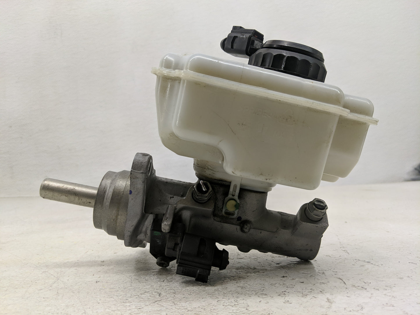 2016-2020 Volkswagen Passat Brake Master Cylinder - Oemusedautoparts1.com
