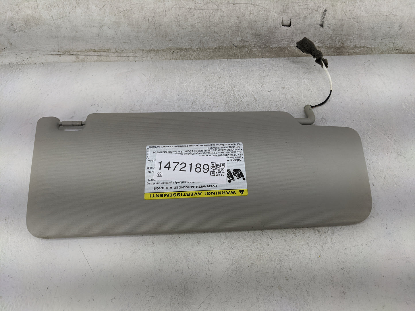 2020 Volkswagen Tiguan Sun Visor Shade Replacement Driver Left Mirror Fits OEM Used Auto Parts - Oemusedautoparts1.com