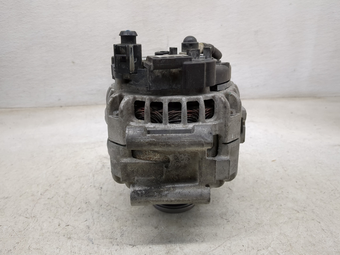 2020-2022 Volkswagen Tiguan Alternator Replacement Generator Charging Assembly Engine OEM P/N:06K 903 026 B Fits OEM Used Au
