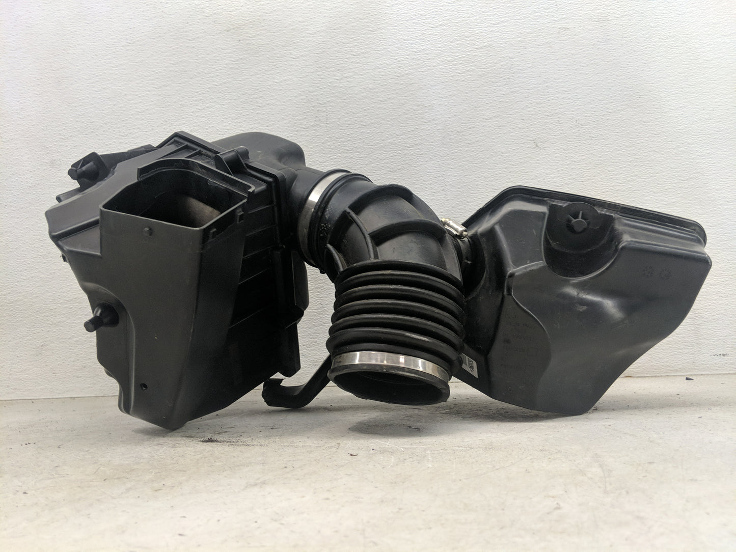 2021 Bmw 530i Air Cleaner Intake-duct Hose Tube - Oemusedautoparts1.com