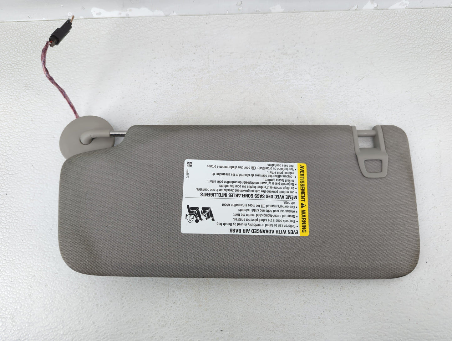 2018-2020 Buick Enclave Sun Visor Shade Replacement Passenger Right Mirror Fits Fits 2018 2019 2020 OEM Used Auto Parts - Oe