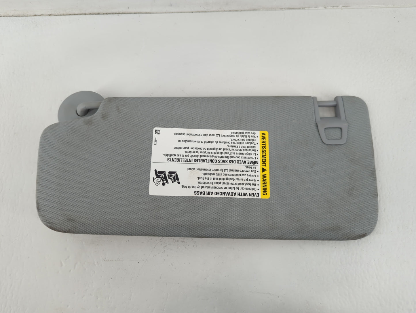 2019-2022 Chevrolet Blazer Sun Visor Shade Replacement Passenger Right Mirror Fits Fits 2019 2020 2021 2022 OEM Used Auto Pa