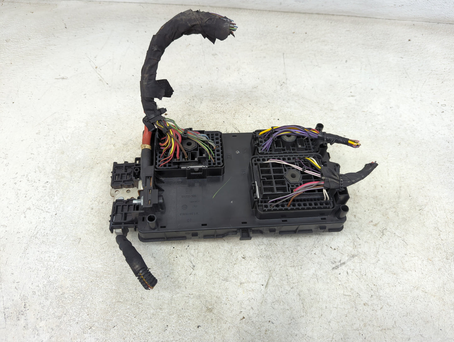 2020-2022 Chevrolet Colorado Fusebox Fuse Box Panel Relay Module P/N:84616960 13222782, 13255300 Fits Fits 2020 2021 2022 OE