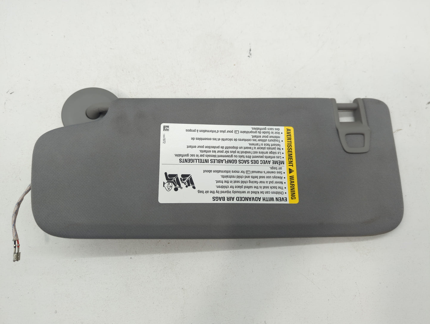 2020-2022 Chevrolet Equinox Sun Visor Shade Replacement Passenger Right Mirror Fits Fits 2020 2021 2022 OEM Used Auto Parts