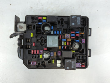 2021-2022 Chevrolet Trailblazer Fusebox Fuse Box Panel Relay Module P/N:42745052 Fits Fits 2021 2022 OEM Used Auto Parts