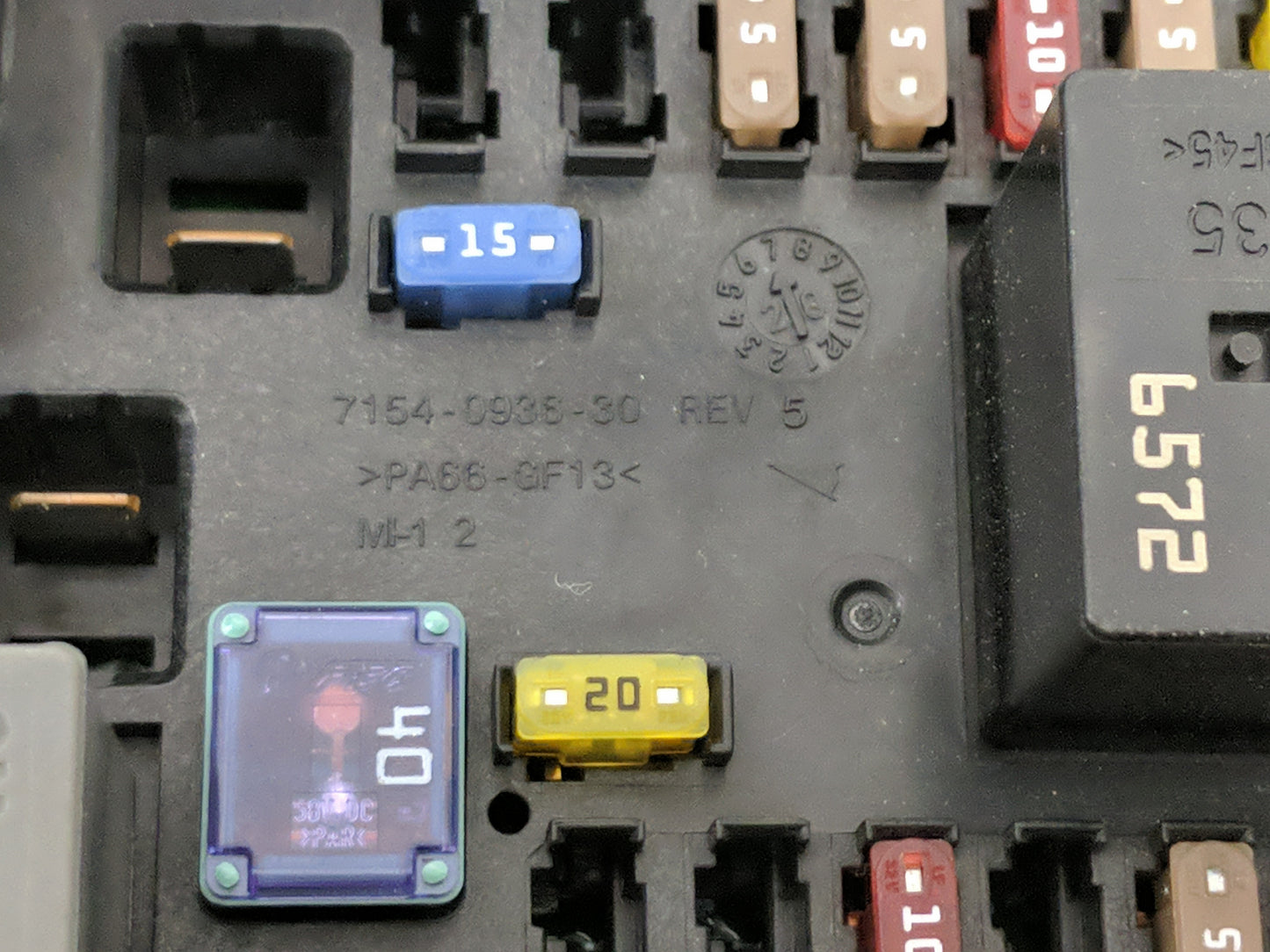 2020-2022 Chevrolet Traverse Fusebox Fuse Box Panel Relay Module P/N:7154-0936-30 Fits Fits 2019 2020 2021 2022 OEM Used Aut