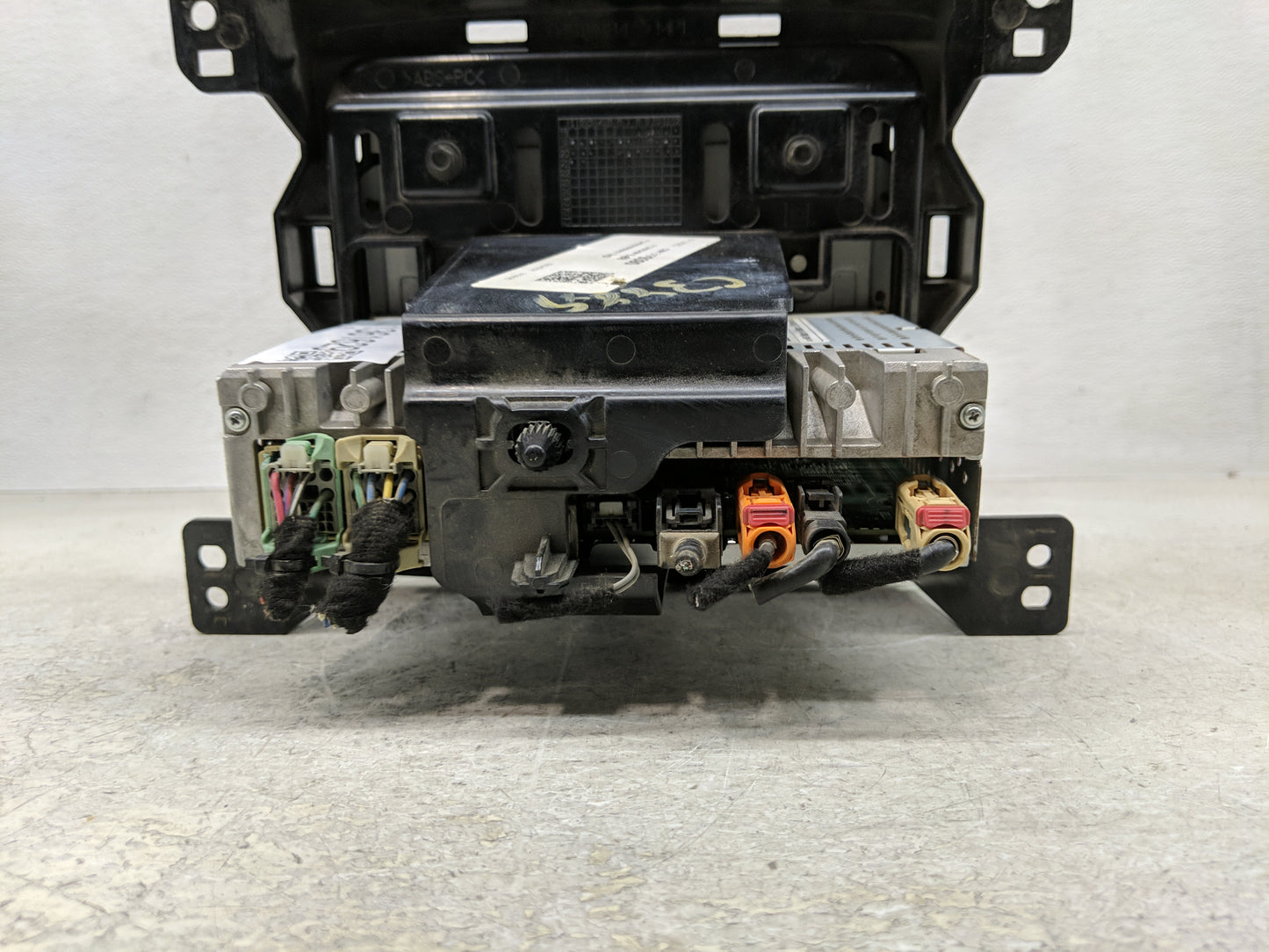 2021-2022 Chevrolet Traverse Radio AM FM Cd Player Receiver Replacement P/N:84776468 Fits Fits 2021 2022 OEM Used Auto Parts