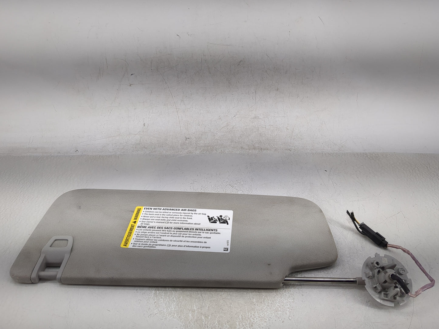 2018-2022 Chevrolet Traverse Sun Visor Shade Replacement Passenger Right Mirror Fits Fits 2018 2019 2020 2021 2022 OEM Used