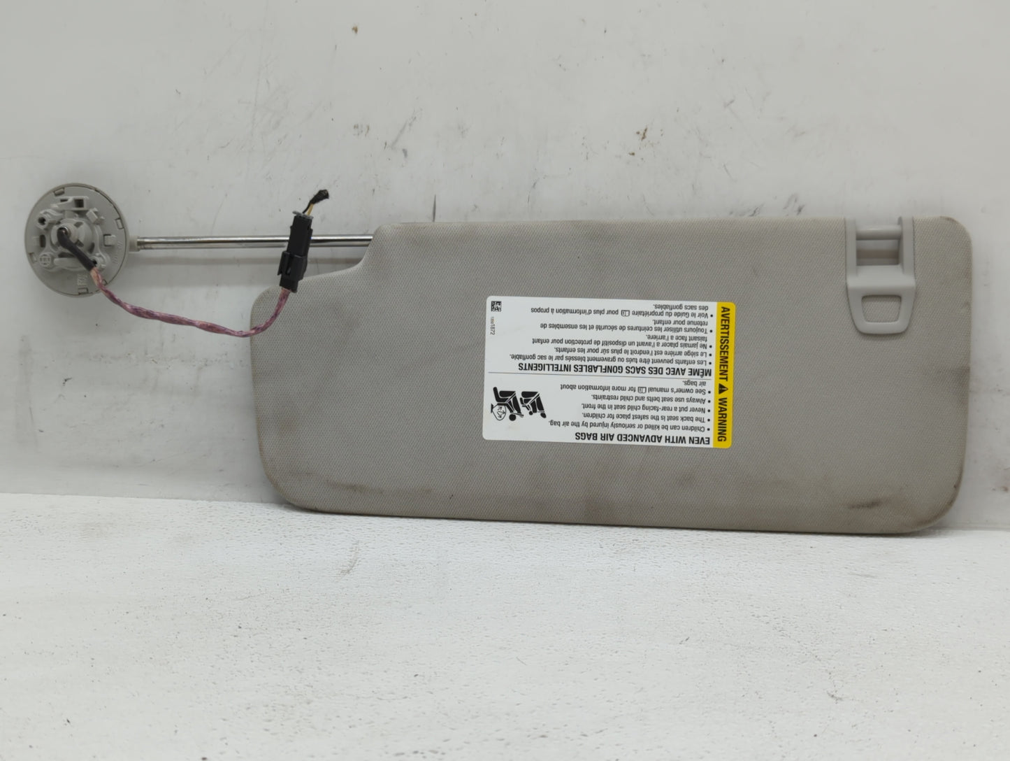 2018-2022 Chevrolet Traverse Sun Visor Shade Replacement Driver Left Mirror Fits Fits 2018 2019 2020 2021 2022 OEM Used Auto