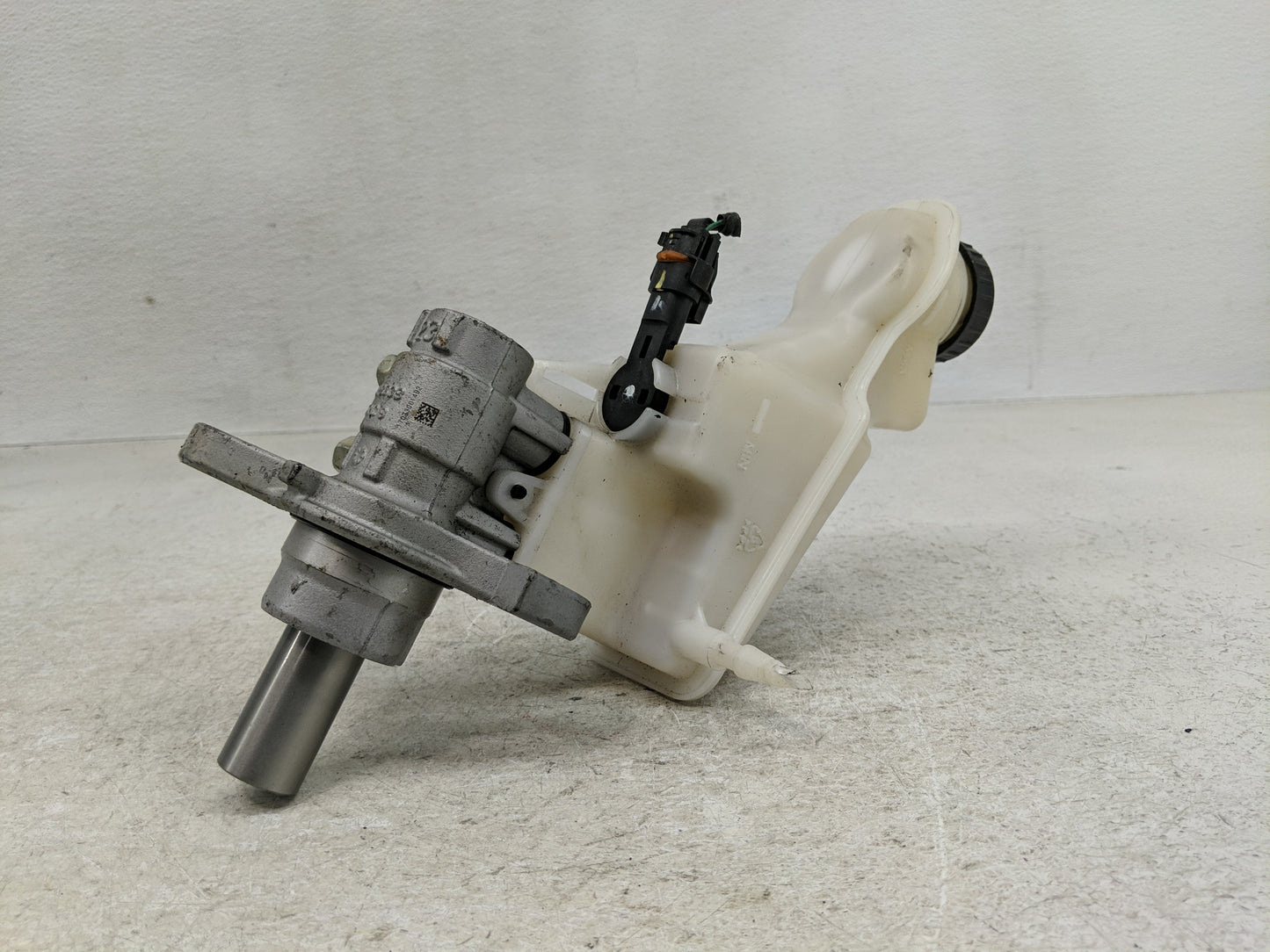 2013-2021 Chevrolet Trax Brake Master Cylinder 1276207 - Oemusedautoparts1.com